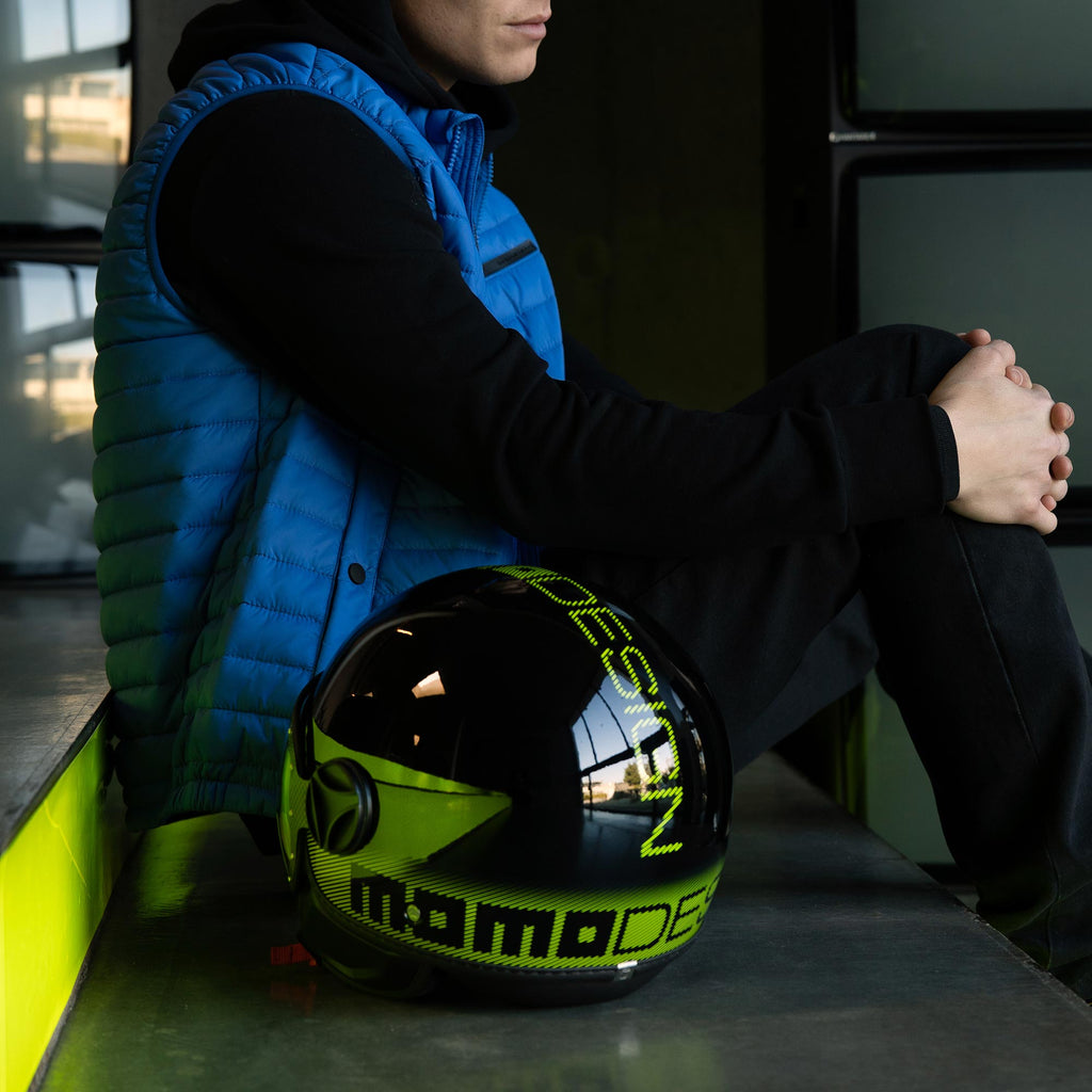 Momo Design FGTR Classic Stripes Nero Lucido Giallo Fluo - foto lifestyle