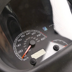 Dettaglio del tachimetro del quadro strumenti Piaggio Porter Multitech E6 1D000816: doppia scala 20-160 km/h e 10-100 mph con lancetta rossa e display LCD a segmenti