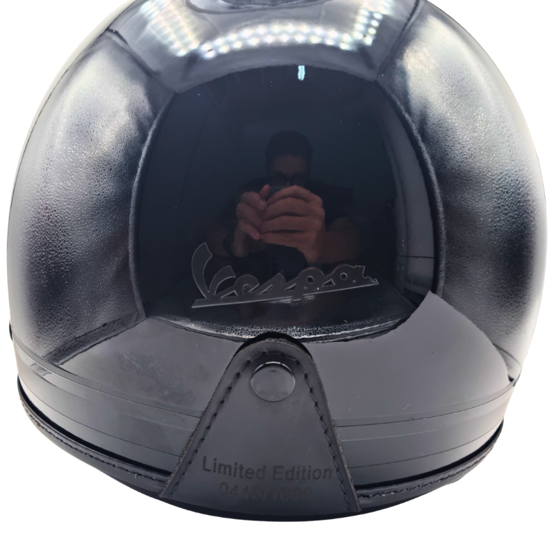 Retro del casco jet Vespa Mirror: logo Vespa e scritta Limited Edition sulla calotta nera