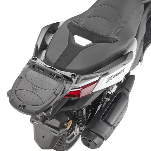 Attacco posteriore Kappa KR2178 per bauletto Monolock montato sul portapacchi originale della Yamaha X-Max 300 Tech Max