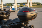 Kappa K47N Manta Bauletto Monolock 47 Litri Nero Goffrato – Porta 2 Caschi Modulari con Piastra - Moon Bike - Vista 9