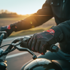 Macna Obtain Leather Rosso/Bianco – Guanti Moto Estivi in Pelle di Capra CE