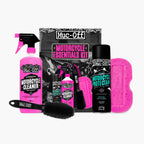 Kit Base Pulizia Moto con Spugna e Spazzola Muc-Off Motorcycle Essentials Kit, articolo 92779 — Moon Bike