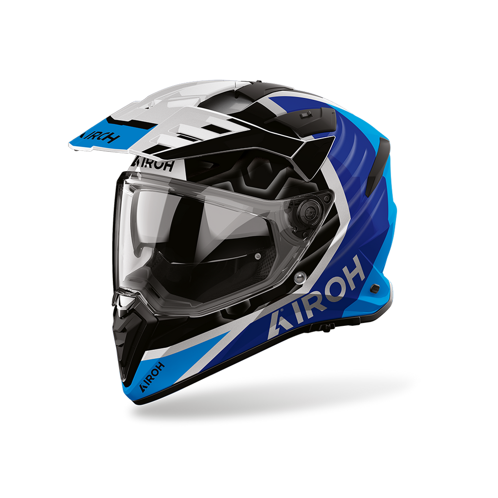Airoh Bandit BADX-X Cube Blu Lucido (BATC18), casco adventure visto di tre quarti dal lato sinistro, grafica blu e azzurra con inserti bianchi, lucida