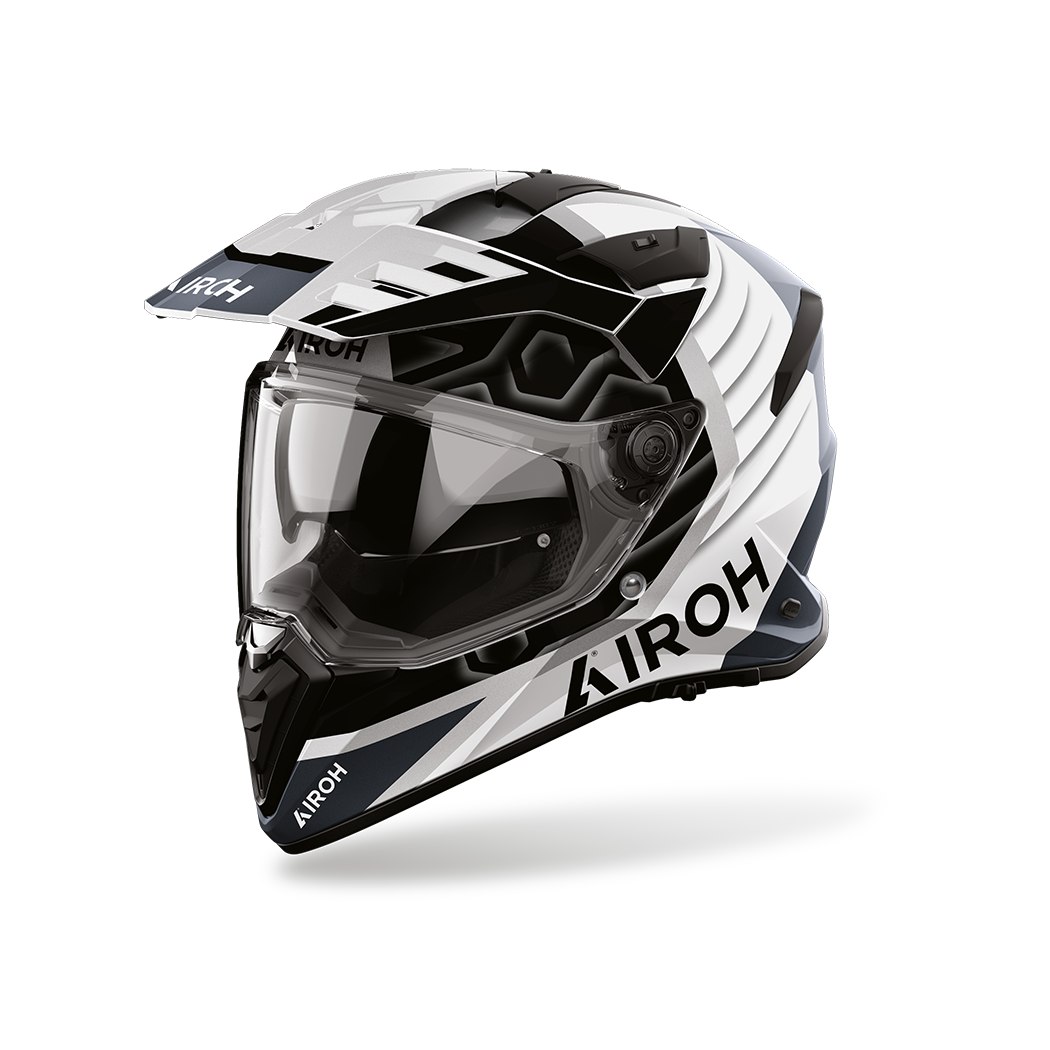 Airoh Bandit BADX-X Cube Grigio Lucido (BATC16), casco adventure visto di tre quarti dal lato sinistro, grafica grigia, bianca e nera, lucida