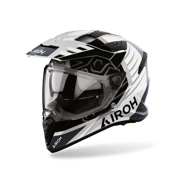 Airoh Bandit BADX-X Cube Grigio Lucido (BATC16), casco adventure visto di tre quarti dal lato sinistro, grafica grigia, bianca e nera, lucida