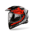 Airoh Bandit BADX-X Cube Rosso Lucido (BATC55), casco adventure visto di tre quarti dal lato sinistro, grafica rossa, grigia e nera, lucida