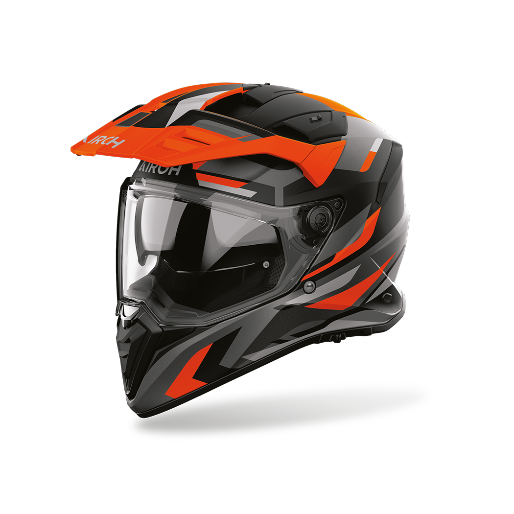 Airoh Bandit BADX-X Glitch Arancio Opaco (BATG32), casco adventure visto di tre quarti dal lato sinistro, grafica nera e grigia con inserti arancio, opaca