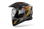 Airoh Bandit BADX-X Horn Oro Opaco (BAH35), casco adventure visto di tre quarti dal lato sinistro, grafica nera e grigia con inserti oro, opaca