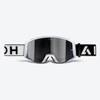Airoh Blast XR1 bianco opaco in primo piano frontale, lente specchio argento e cinghia nera