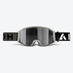 Airoh Blast XR1 grigio chiaro opaco in primo piano frontale, lente specchio argento e cinghia
