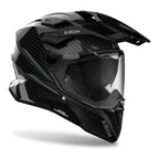 Airoh Commander 2 Carbon Carbonio Lucido (CM299), casco adventure visto di tre quarti dal lato destro, grafica in fibra di carbonio a vista, lucida