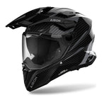 Airoh Commander 2 Carbon Carbonio Lucido visto di tre quarti dal lato sinistro, con frontino e visiera
