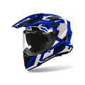 Airoh Commander 2 Polar Blu Lucido (CM2P18), casco adventure visto di tre quarti dal lato sinistro, grafica bianca e blu, lucida