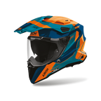 Airoh Commander 2 Razor Petrolio/Arancio Lucido (CM2RZ35), casco adventure visto di tre quarti dal lato sinistro, grafica blu petrolio e arancio, lucida