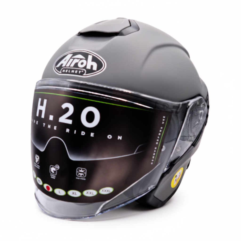 Casco Airoh H.20 grigio opaco di tre quarti con adesivo H.20 ancora sulla visiera