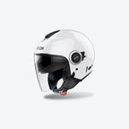 Casco jet Airoh Helyos Color bianco lucido, vista tre quarti anteriore sinistra