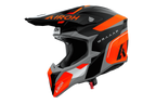 Casco cross Airoh Wraaap Conquer grigio arancione opaco, vista tre quarti anteriore sinistra
