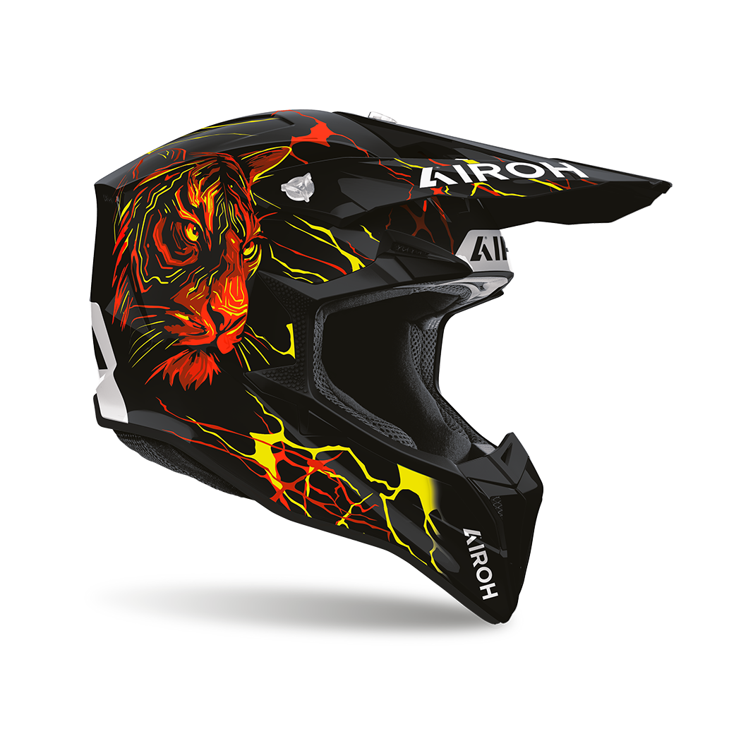 Airoh Wraaap Tyger Nero/Arancio Lucido visto dal lato sinistro, con frontino e mentoniera in evidenza