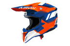 Casco cross Airoh Wraaap Vision blu arancione, vista tre quarti anteriore sinistra