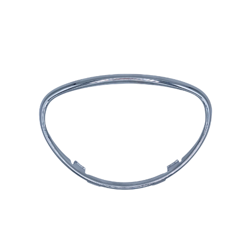 Cornice griglia Aprilia 5A000124 vista di piatto: profilo cromato lucido, superficie liscia senza sede per lo stemma, per Scarabeo 50 2T e 4T e Scarabeo 100 4T