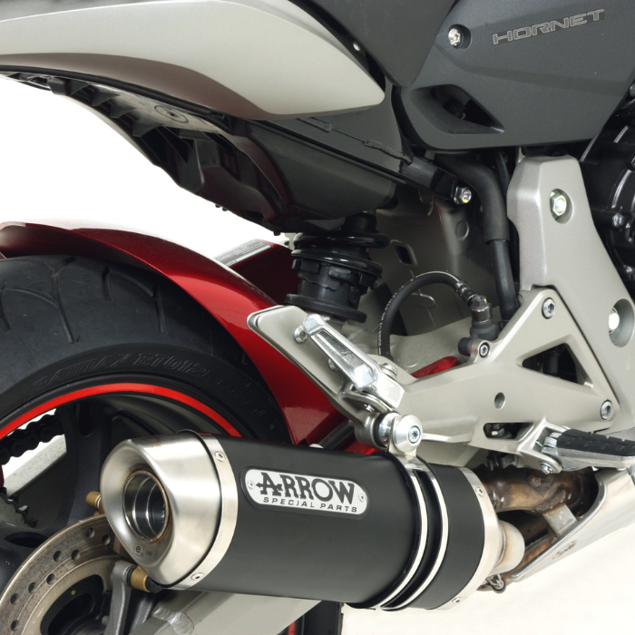 Terminale di scarico Arrow montato sulla Honda CB 600 F Hornet, dettaglio posteriore