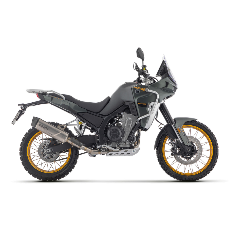 Kove 800X Pro verde con terminale Arrow Indy Race EVO e paratacco in carbonio Arrow