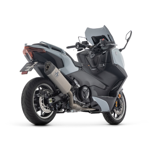 Yamaha TMAX 560 vista posteriore tre quarti con silenziatore Arrow Pista in titanio