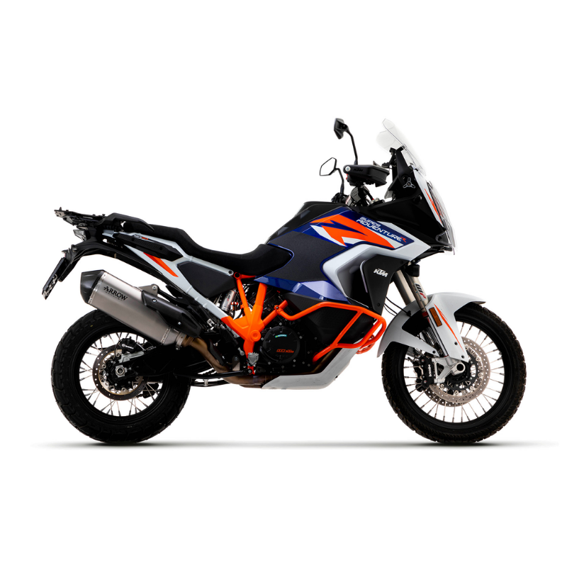 KTM Super Adventure R arancione e blu con terminale Arrow Sonora, vista laterale