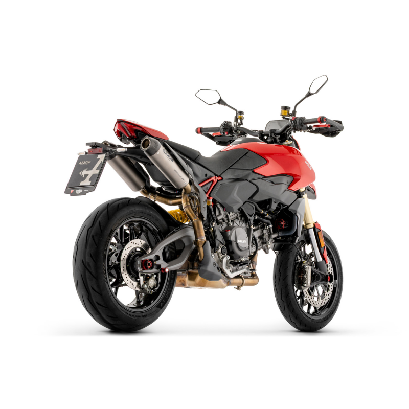 Ducati Hypermotard V2 rossa con doppio terminale Arrow, vista posteriore di tre quarti