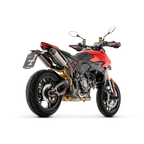 Ducati Hypermotard V2 rossa con doppio terminale Arrow, vista posteriore di tre quarti