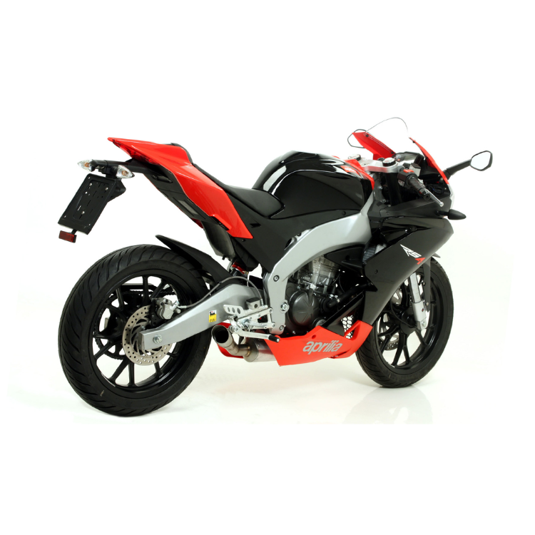 Aprilia RS4 125 con scarico Arrow Thunder, vista posteriore tre quarti con terminale in alluminio