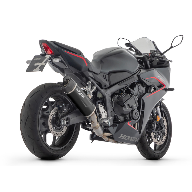Honda CBR 650 R nera carenata con terminale Arrow Indy Race EVO Dark del kit 71069AKN, tre quarti