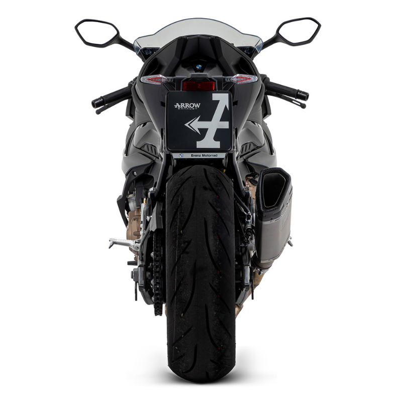 BMW S 1000 RR 2019-2024 con terminale Arrow Pista, vista da dietro, foto di gamma del costruttore
