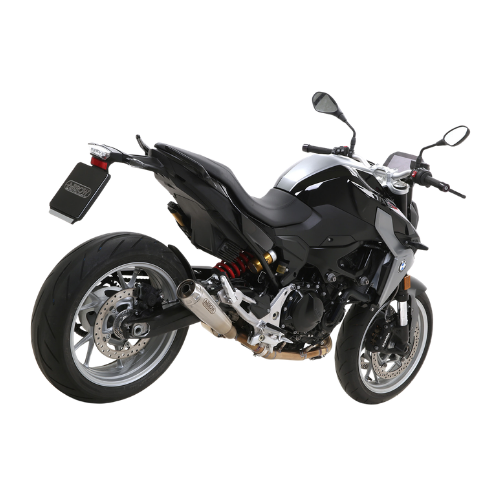 BMW F 900 R nera con impianto di scarico Arrow, vista di tre quarti posteriore