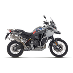 BMW F 900 GS Adventure con impianto di scarico Arrow e terminale in titanio