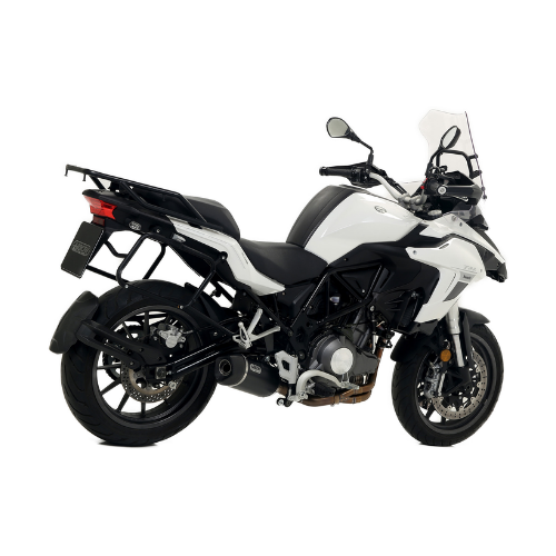 Benelli TRK 502 bianca di tre quarti posteriore con il terminale Arrow Race-Tech Dark