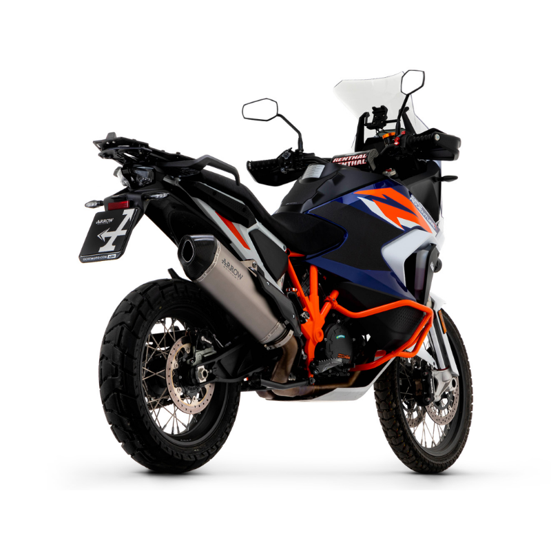 KTM 1290 Super Adventure R di tre quarti con terminale Arrow Sonora in titanio