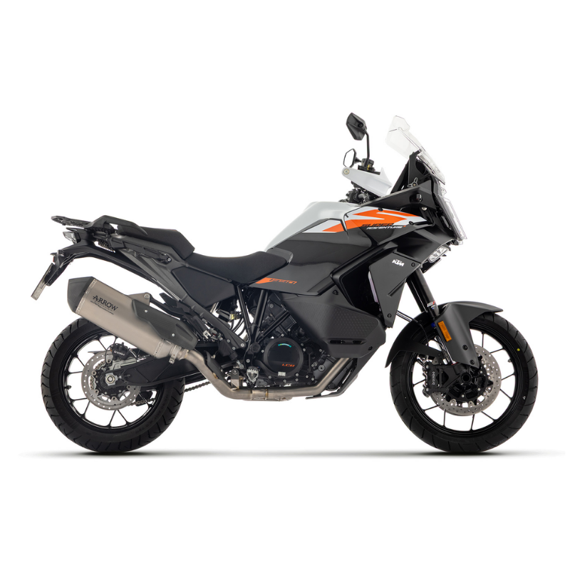 KTM 1390 Super Adventure con terminale Arrow Sonora in titanio montato