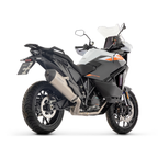 KTM 1390 Super Adventure vista da dietro con terminale Arrow Sonora in titanio