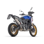 BMW F 900 GS blu e bianca con terminale Arrow Indy Race EVO, vista di tre quarti