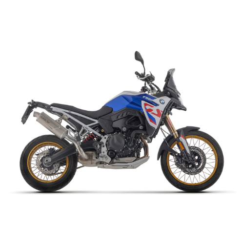 BMW F 900 GS blu e bianca con terminale Arrow Indy Race EVO titanio, vista laterale