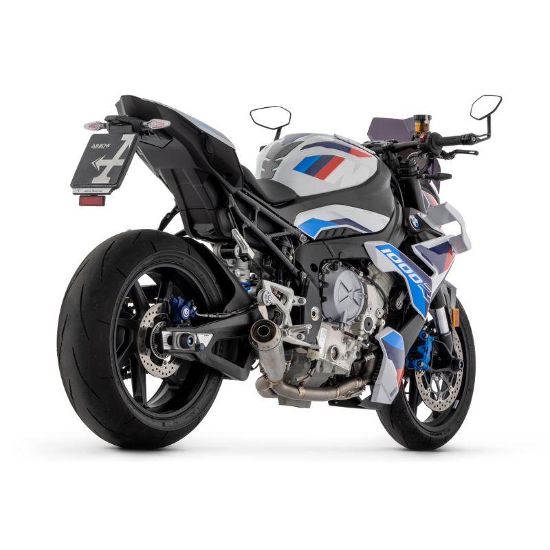 BMW M 1000 R 2023 con impianto Arrow, vista posteriore, foto di gamma del costruttore