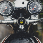 Beeline Moto II Navigatore Moto Bluetooth: al centro manubrio tra due strumenti classici