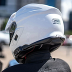 Casco Shoei GT-Air 3 bianco con interfono Cardo 4X-S montato a filo calotta