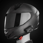 Casco integrale in carbonio con interfono Cardo Freecom 2X montato sulla calotta