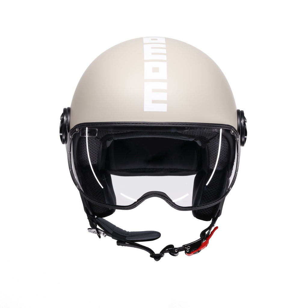 Casco jet Momo Design FGTR Classic Candy malted milk, vista frontale con visiera abbassata