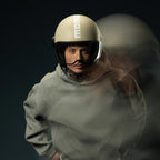 Casco jet Momo Design FGTR Classic Candy malted milk indossato, vista di tre quarti