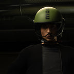 Casco jet Momo Design FGTR Classic Mono verde militare opaco indossato, ambientazione in penombra