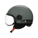 Casco jet Momo Design FGTR Classic Twofold verde nebbia lucido, lato destro con scritta MOMO nera e linguetta del cinturino rossa